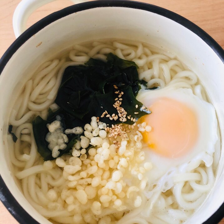 月見わかめうどん